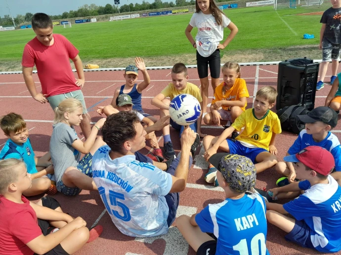 Robert Guzik with kids